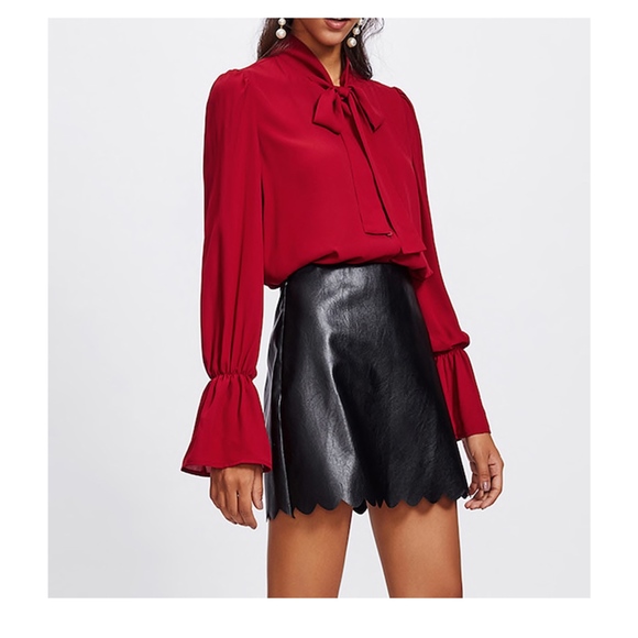 Black Faux Leather Scallop Hem Mini Skirt - Picture 3 of 5